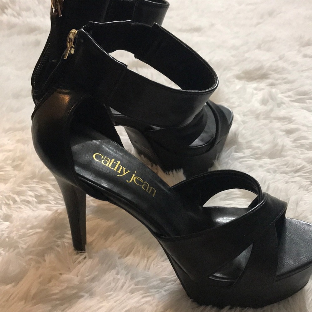 Heels - Picture 2 of 4